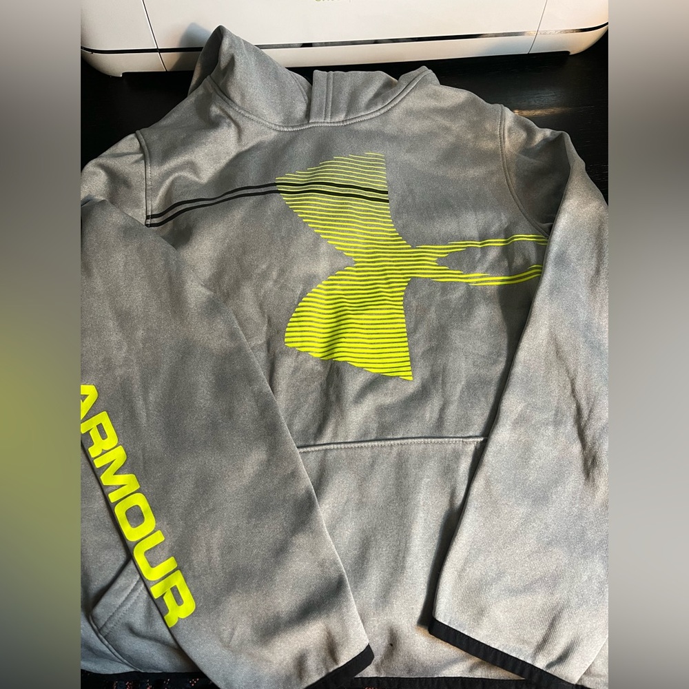Under Armour sweatshirt - boys large